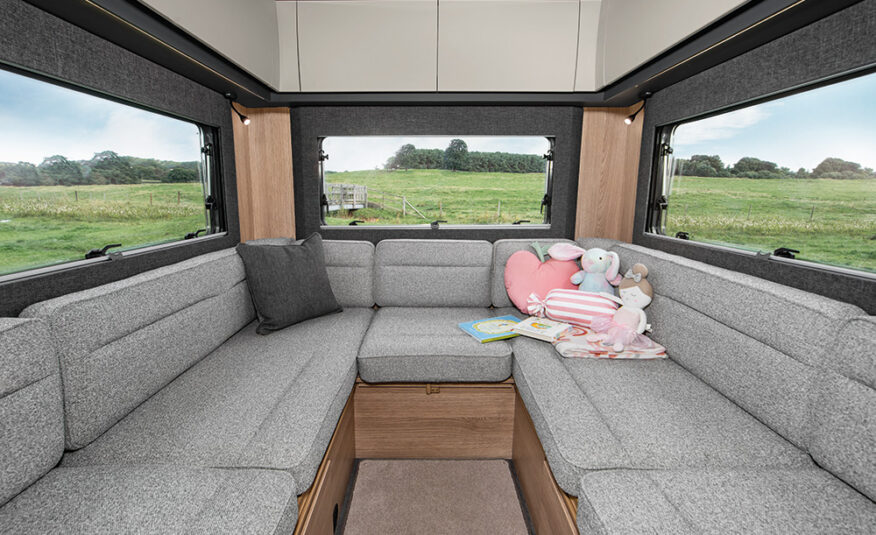 Auto-Trail Excel 690L