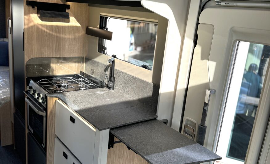 Auto-Trail Excel 690L